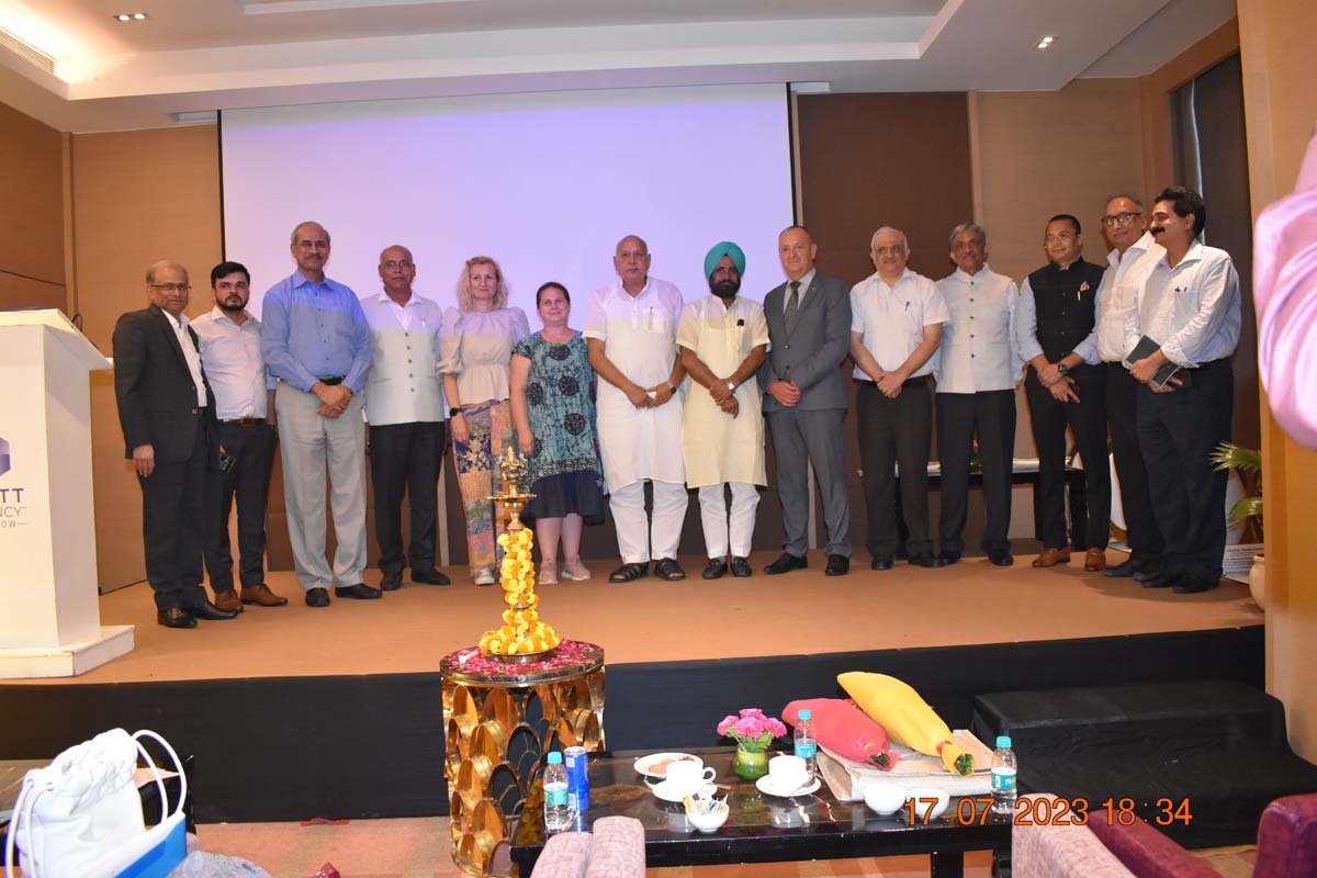 Uttar Pradesh Agricultural Education, Research &amp; Extension Version/  उत्तर प्रदेश कृषि शिक्षा, अनुसंधान एवं विस्तार संस्करण